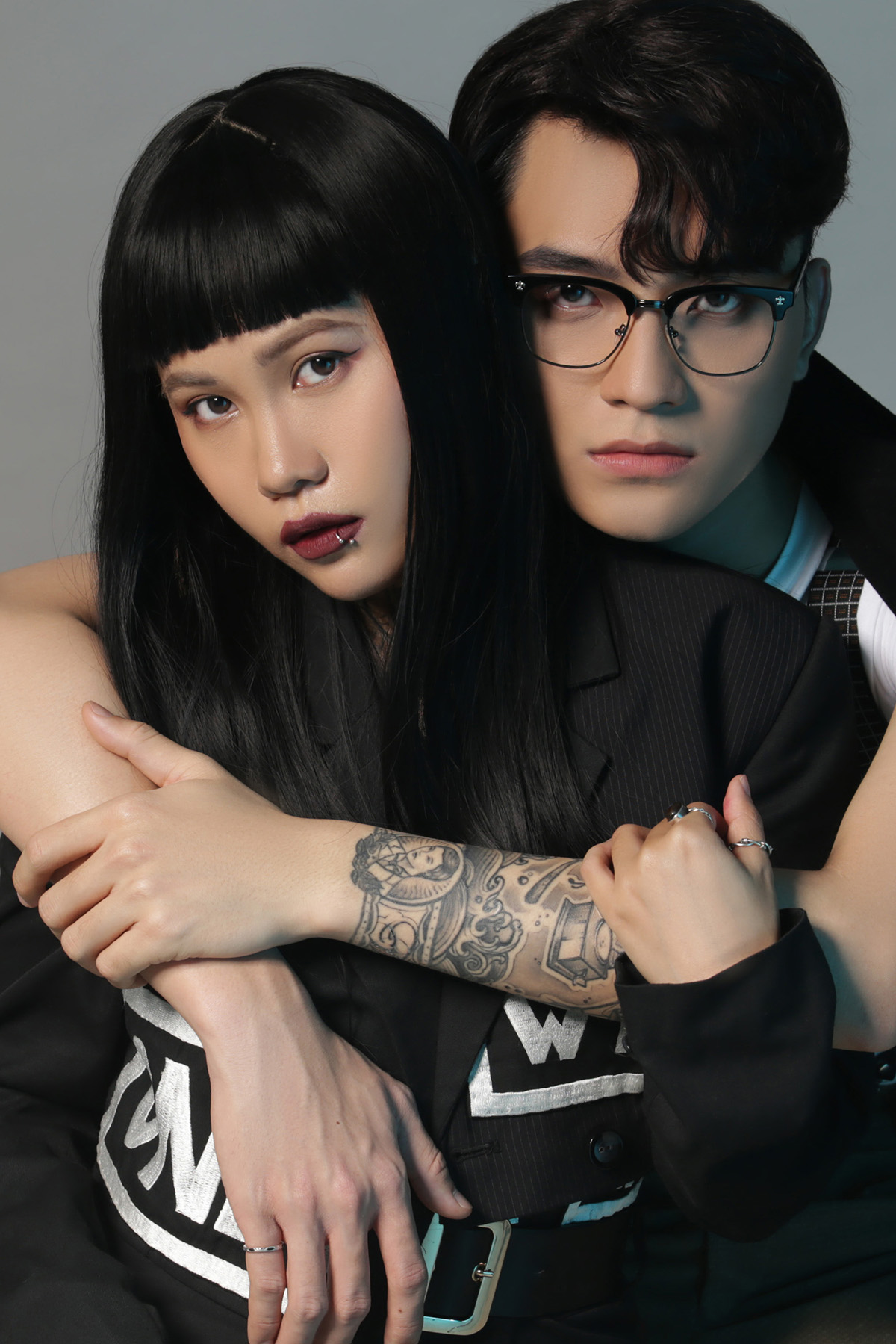Neon - chàng ca sĩ mới điển trai, chào sân với MV chất lừ 'Tựa làn khói'