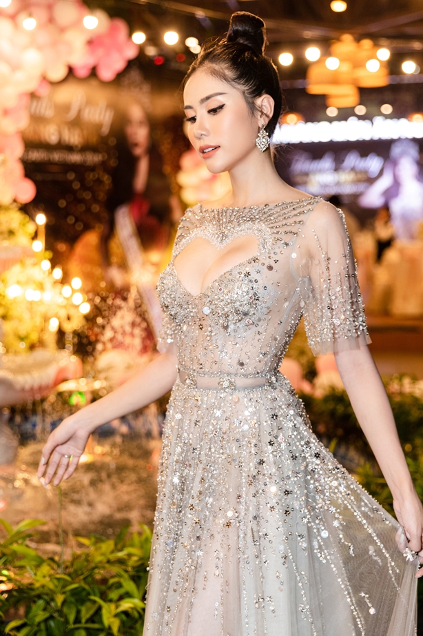 Trở về từ Miss Earth 2019, Á hậu Hoàng Hạnh chia sẻ nhiều dự án mới
