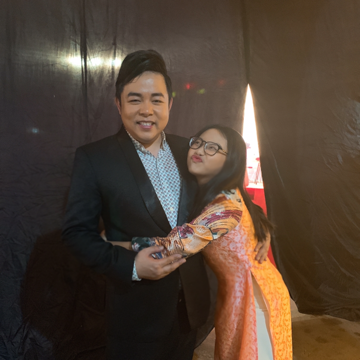 Phương Mỹ Chi xác nhận rời công ty của ba nuôi Quang Lê