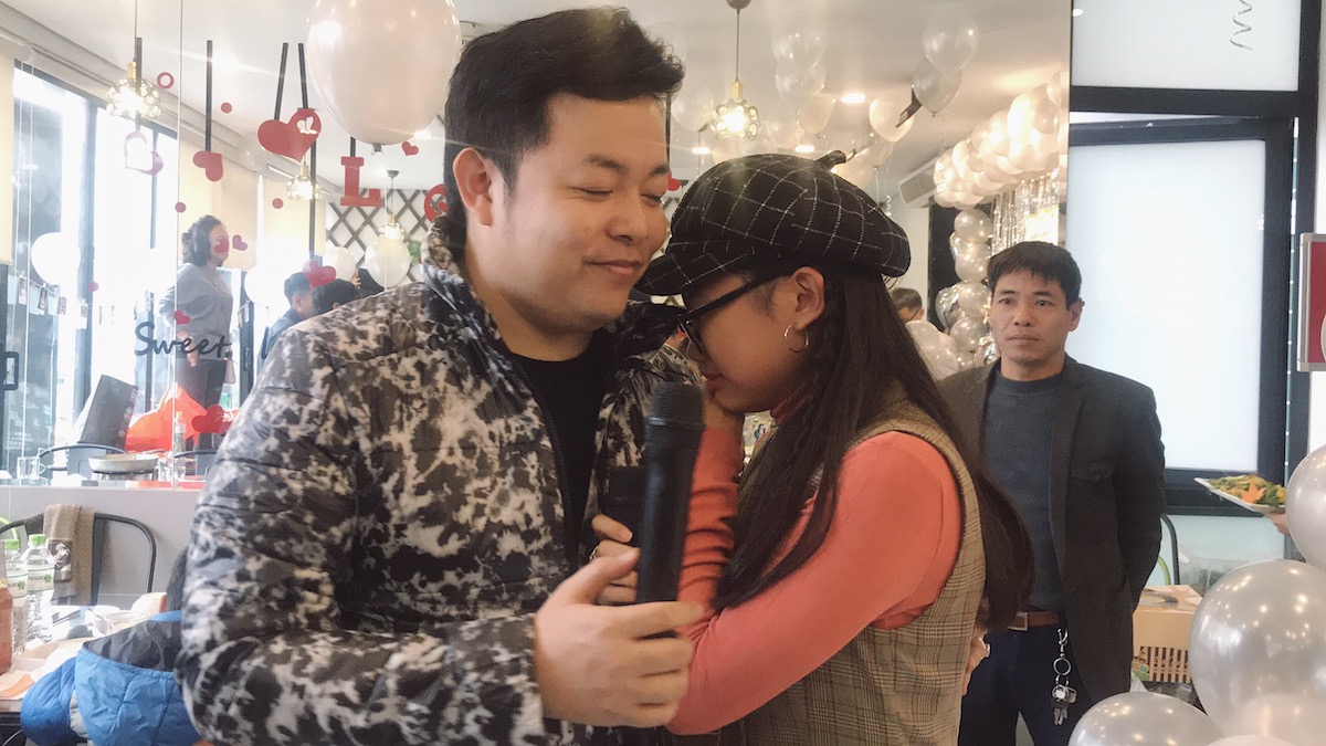 Phương Mỹ Chi xác nhận rời công ty của ba nuôi Quang Lê