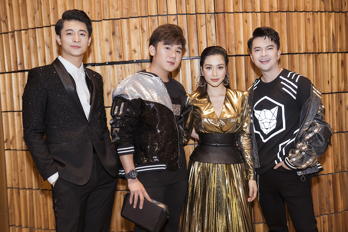Nam Cường lột xác trẻ trung, cá tính đi xem show thời trang Chung Thanh Phong