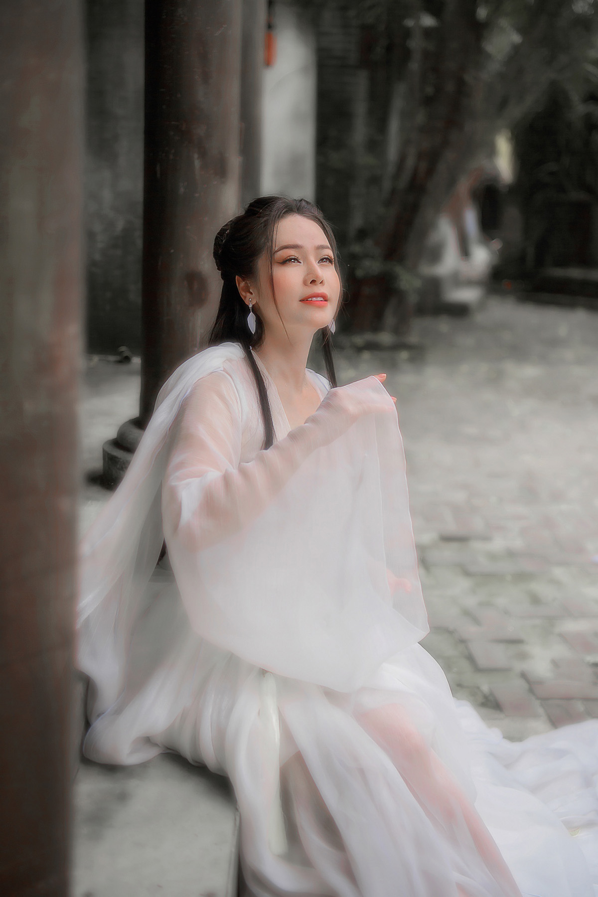 Sau bao nhiêu sóng gió, đố ai có thể khiến Nhật Kim Anh bớt xinh đẹp và quyến rũ