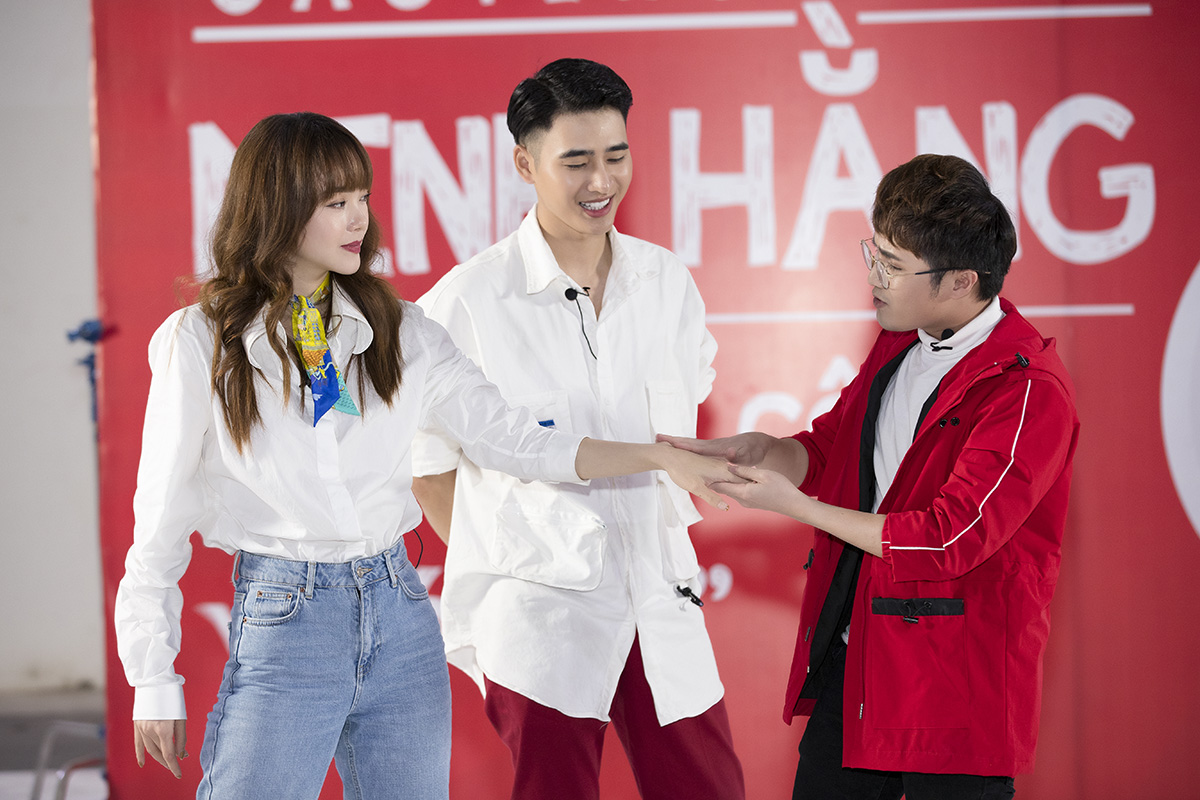 Minh Hằng, Huỳnh Lập ‘khích’ dàn trai đẹp 6 múi ‘thoải mái cởi’ trong buổi casting cho Web Drama mới