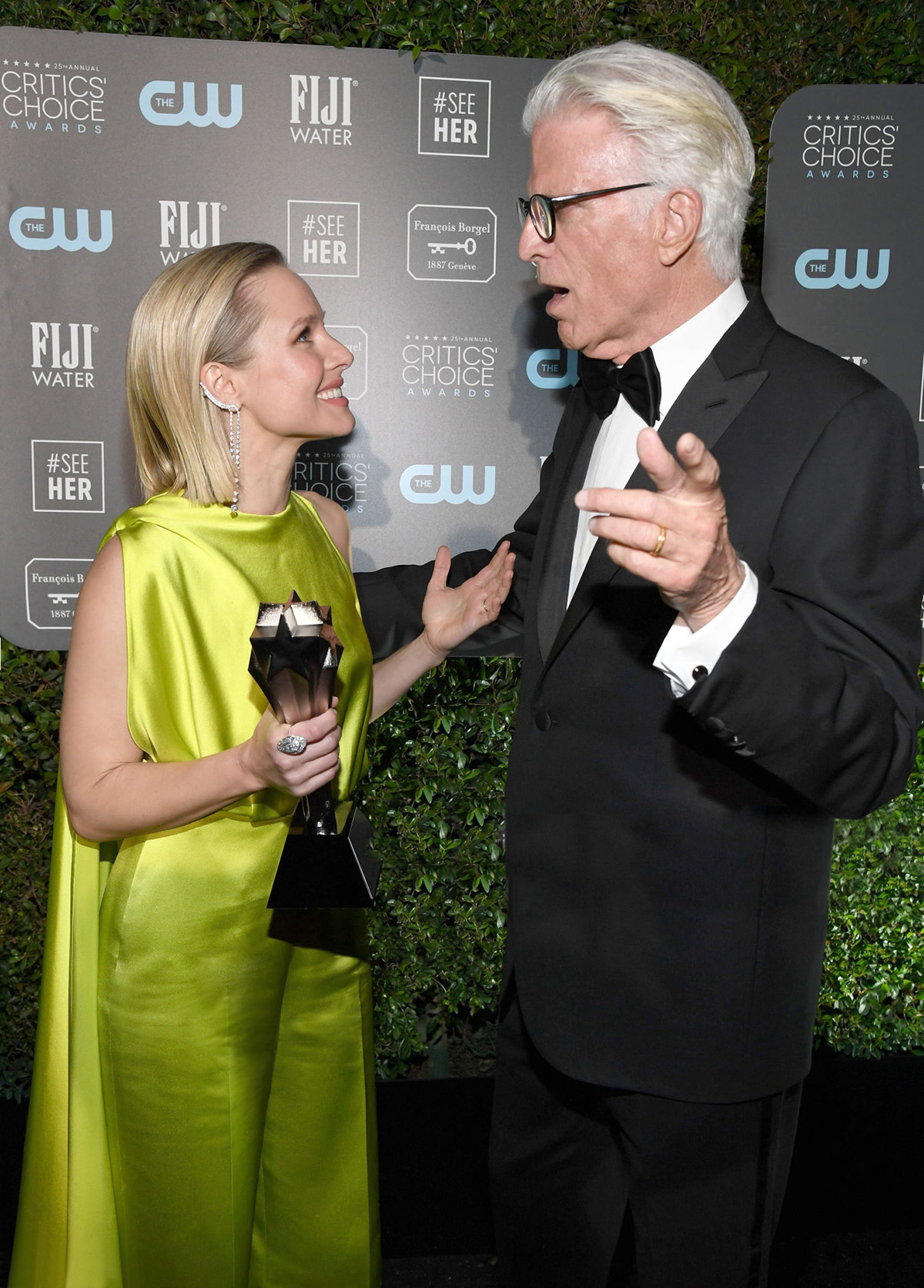 Kristen Bell diện trang phục NTK Công Trí vinh dự nhận giải thưởng #SeeHer cao quý
