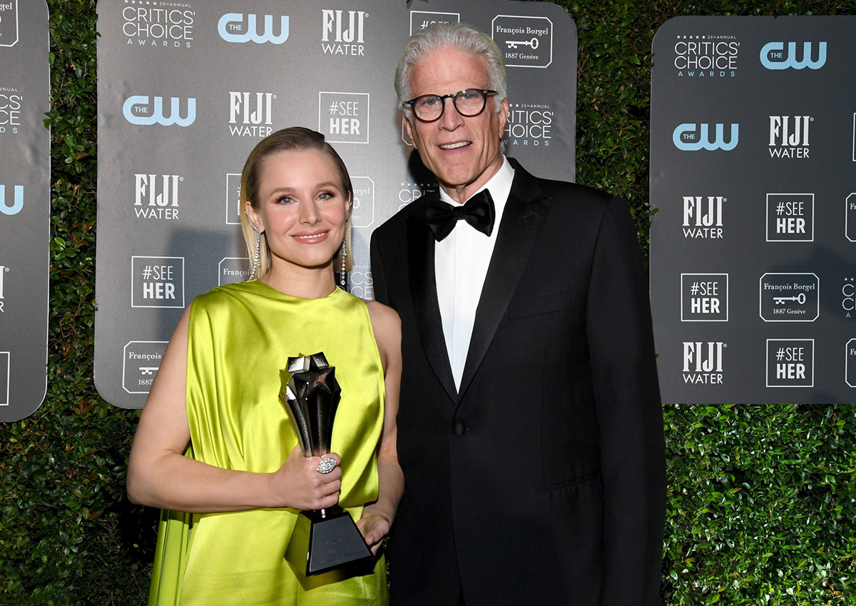 Kristen Bell diện trang phục NTK Công Trí vinh dự nhận giải thưởng #SeeHer cao quý