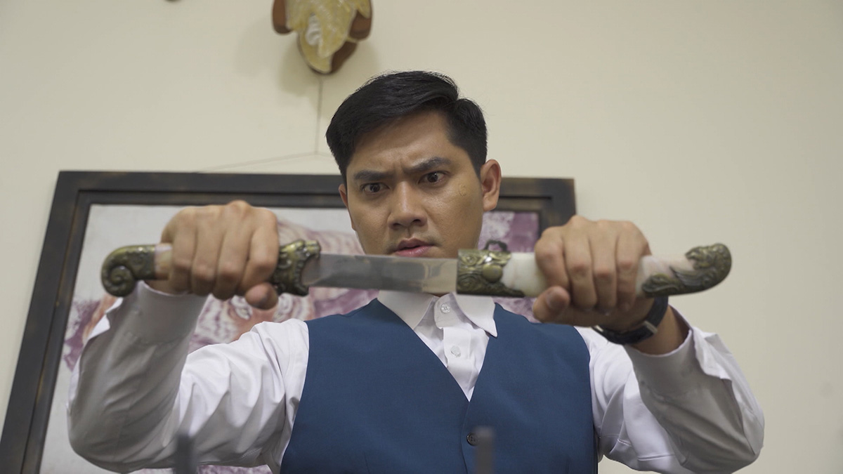 https://baomoi.com/sau-song-gio-truong-quynh-anh-ke-ve-tinh-yeu-buon-trong-mv-moi/c/34043695.epi
