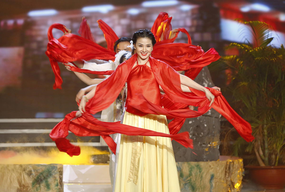 Nghệ sĩ hài Kiều Oanh nhận về 1000 đồng khi ngồi ghế nóng Lô Tô Show