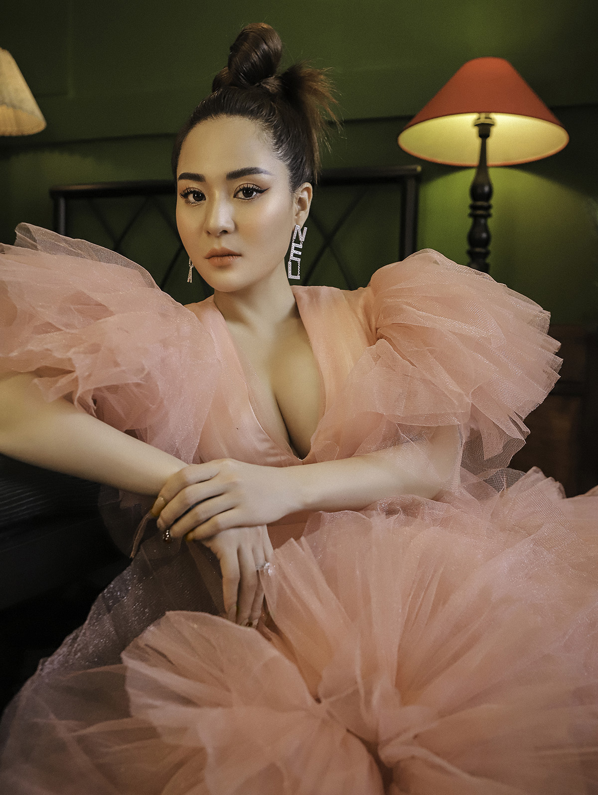 Quyến rũ đến từng khoảnh khắc, Sơn nữ Bolero Ánh Linh cuốn hút khán giả trong bộ ảnh mới