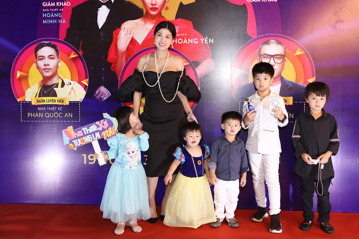 'Nhà thiết kế tương lai nhí' mùa đầu tiên: NTK Hoàng Minh Hà cầm trịch show, Hương Giang ẩn ý 'tình chị em cây khế' với Võ Hoàng Yến