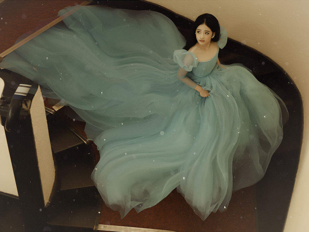 Mẫu nhí Bảo Hà khoe vẻ đẹp trong sáng trong MV 'Sao anh chưa về nhà' phiên bản fashion