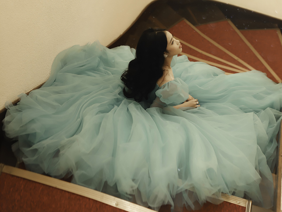 Mẫu nhí Bảo Hà khoe vẻ đẹp trong sáng trong MV 'Sao anh chưa về nhà' phiên bản fashion