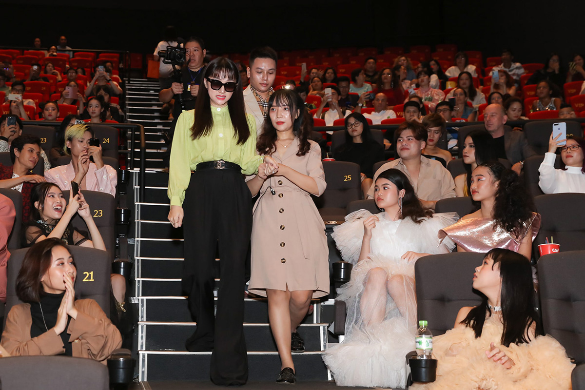 'Nhà thiết kế tương lai nhí' mùa đầu tiên: NTK Hoàng Minh Hà cầm trịch show, Hương Giang ẩn ý 'tình chị em cây khế' với Võ Hoàng Yến
