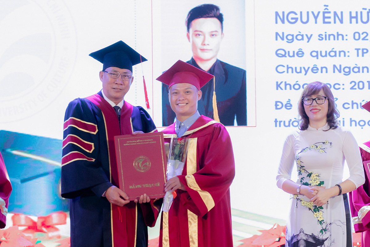 Biên đạo múa, Giảng viên Vĩnh Khương nhận bằng Thạc sĩ ngành Quản lý Văn hoá