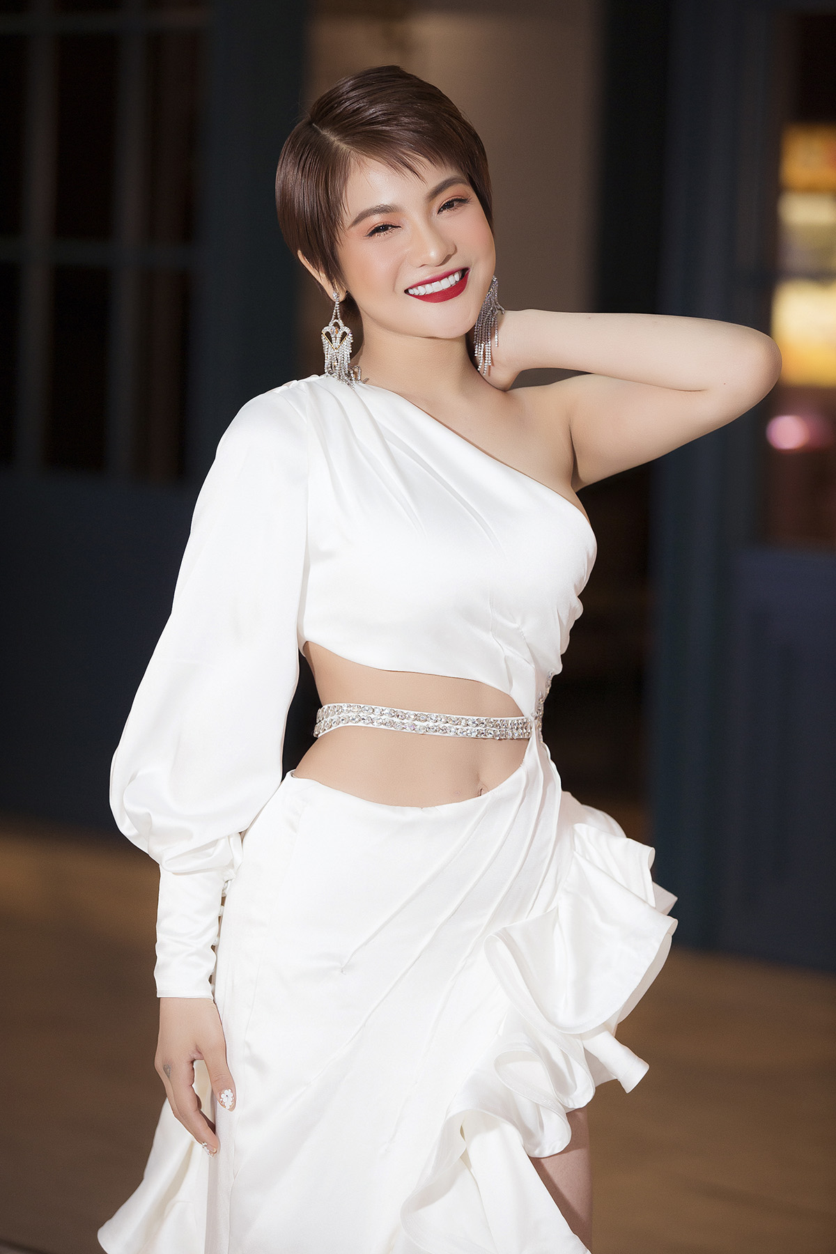 Debut với MV đầy thông điệp, Bảo Yến Rosie mong khán giả xem lại 10 lần để hiểu rõ hơn