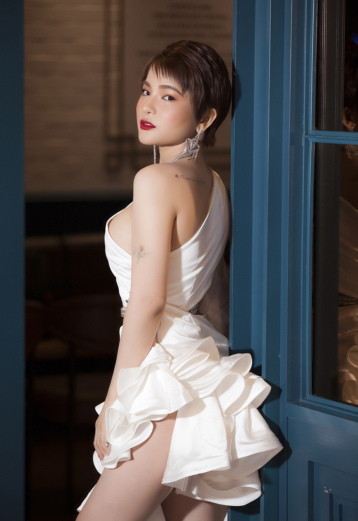 Debut với MV đầy thông điệp, Bảo Yến Rosie mong khán giả xem lại 10 lần để hiểu rõ hơn
