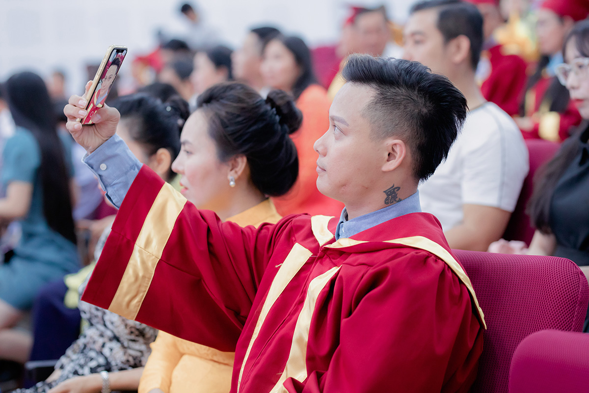 Biên đạo múa, Giảng viên Vĩnh Khương nhận bằng Thạc sĩ ngành Quản lý Văn hoá