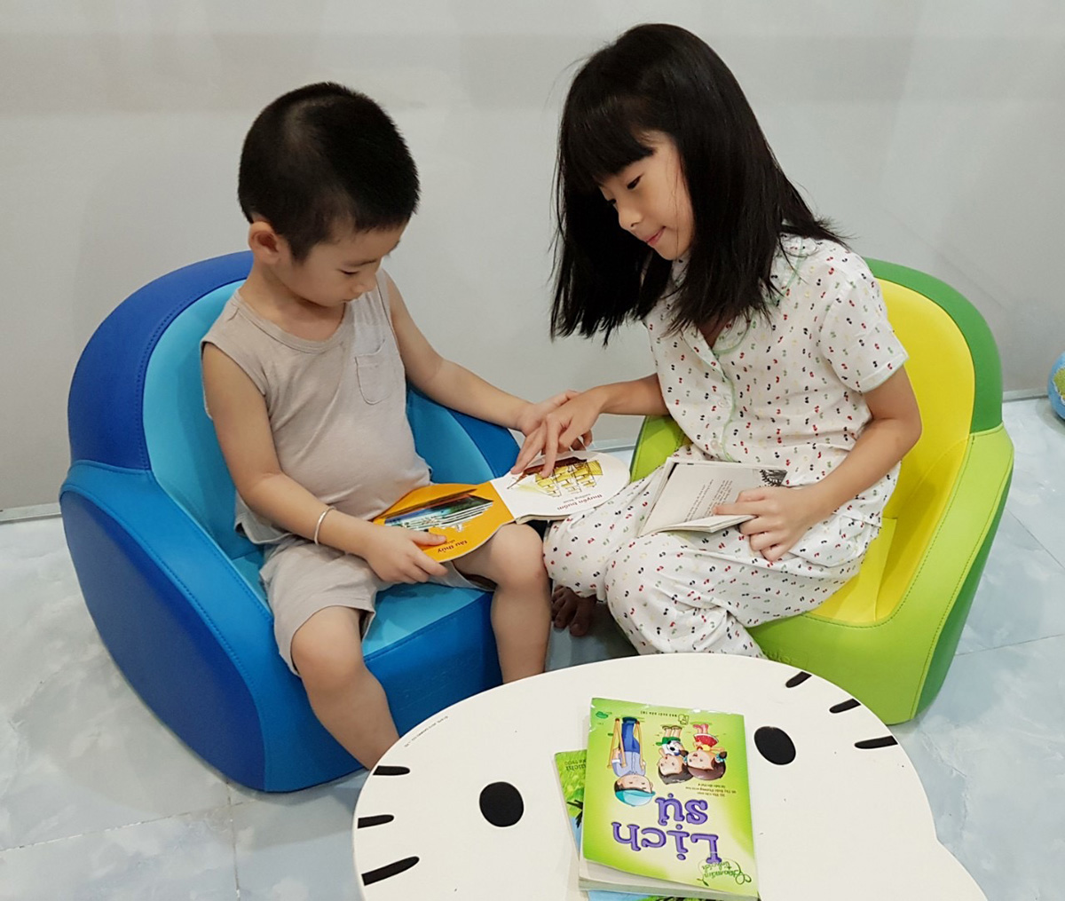 Thanh Thảo Hugo, nhà văn Thu Hà lan tỏa cách dạy con tự lập, hoạt bát trong thời công nghệ 4.0