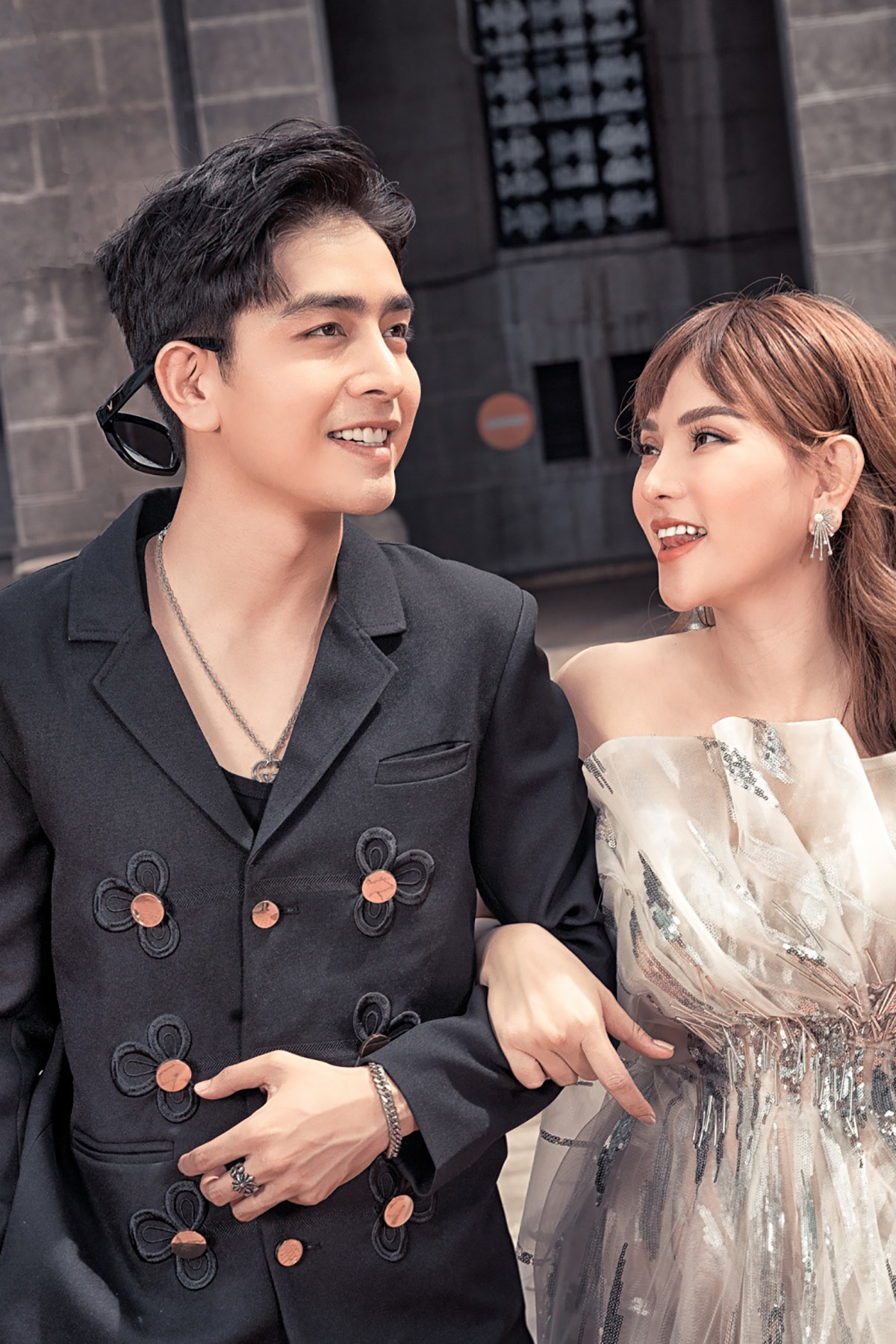 Vợ chồng Thu Thủy - Kin Nguyễn cùng làm điều ngọt ngào này nhân dịp kỷ niệm 1 năm ngày cưới
