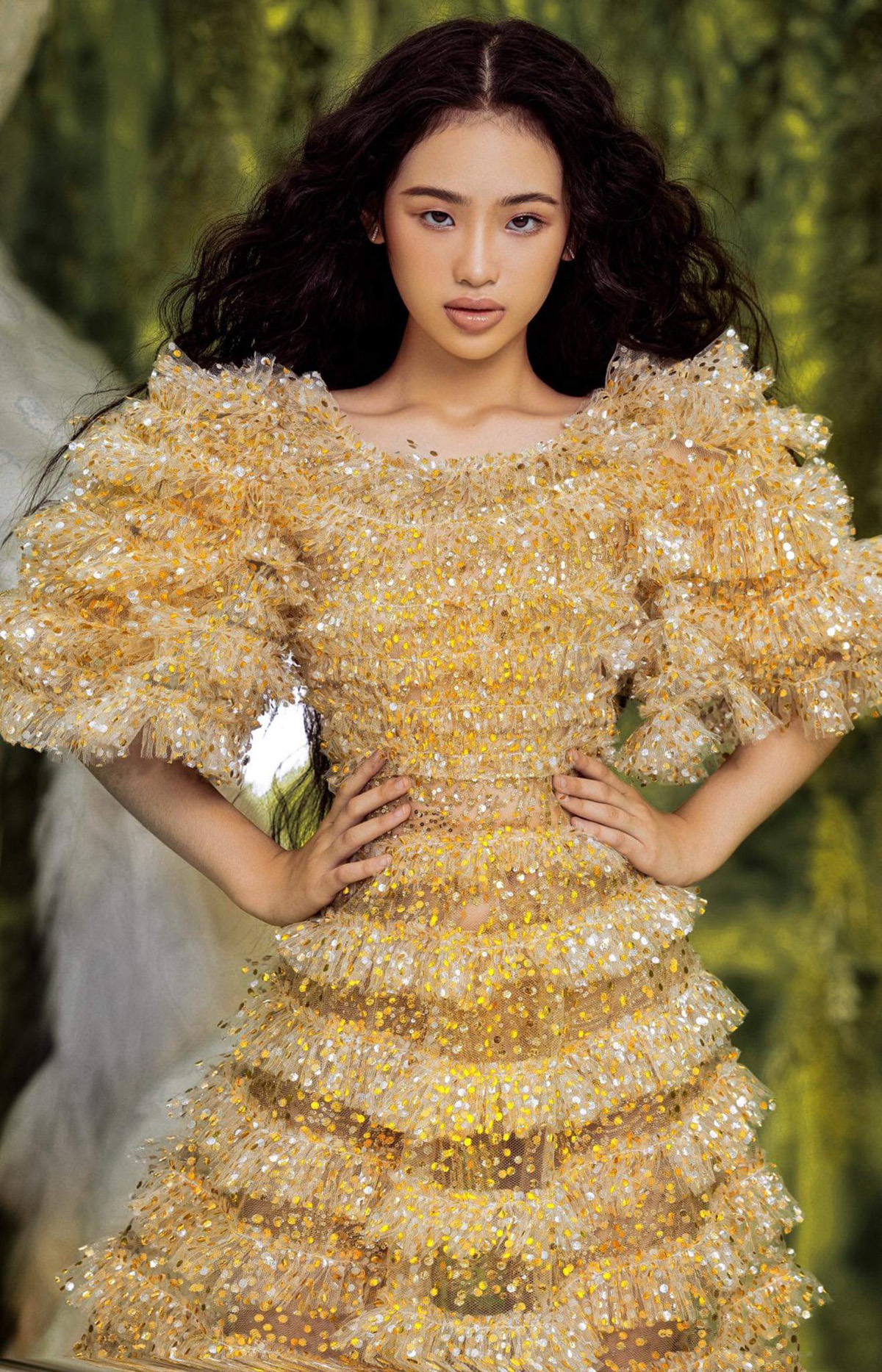 Một mẫu nhí Bảo Hà thật khác: Hoang dã, ngây thơ nhưng vô cùng quyến rũ trong trang phục của NTK Lý Quí Khánh