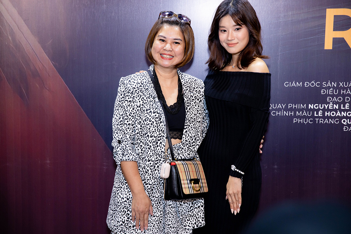 Hoàng Yến Chibi ra mắt phim tài liệu hành trình 10 khiến khán giả khóc cười với nhiều kỷ niệm 