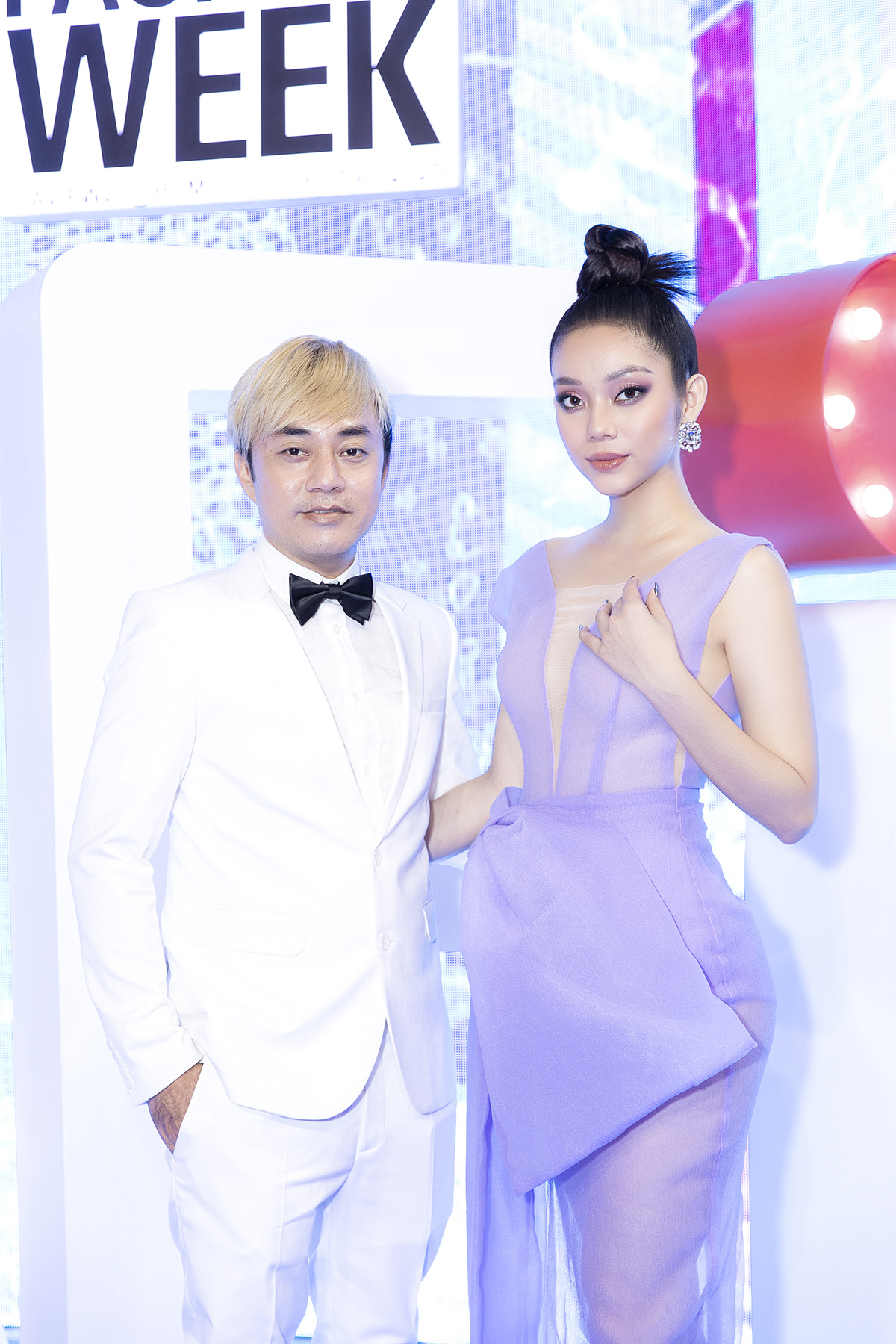Lâm Thu Hồng khoe vóc dáng quyến rũ, thần thái sang chảnh tại Vietnam International Fashion Week