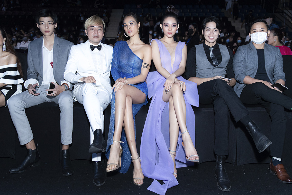Lâm Thu Hồng khoe vóc dáng quyến rũ, thần thái sang chảnh tại Vietnam International Fashion Week