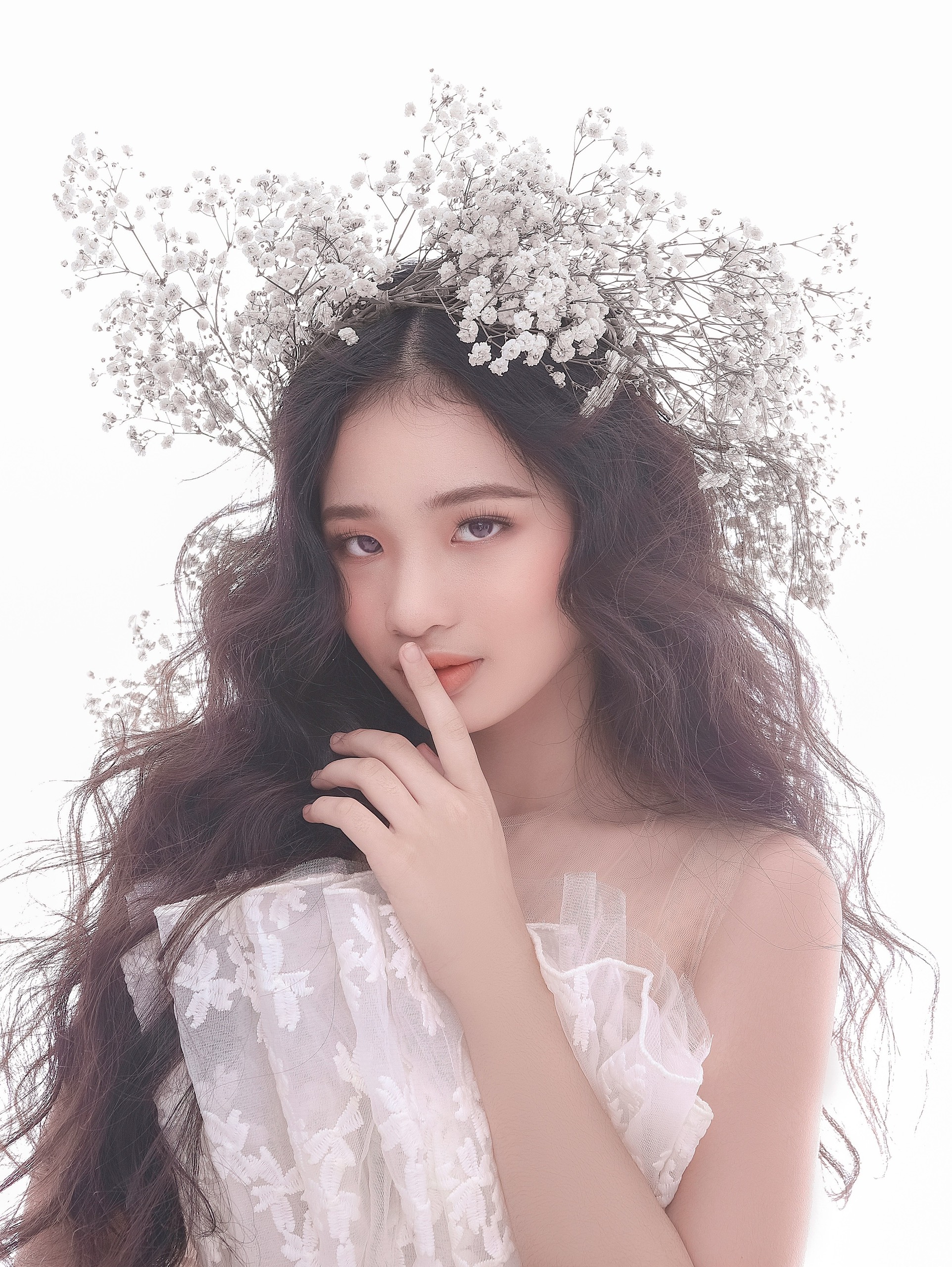 Nàng công chúa Bảo Hà kiêu sa, lộng lẫy bước ra từ một vườn hoa đậm chất thơ