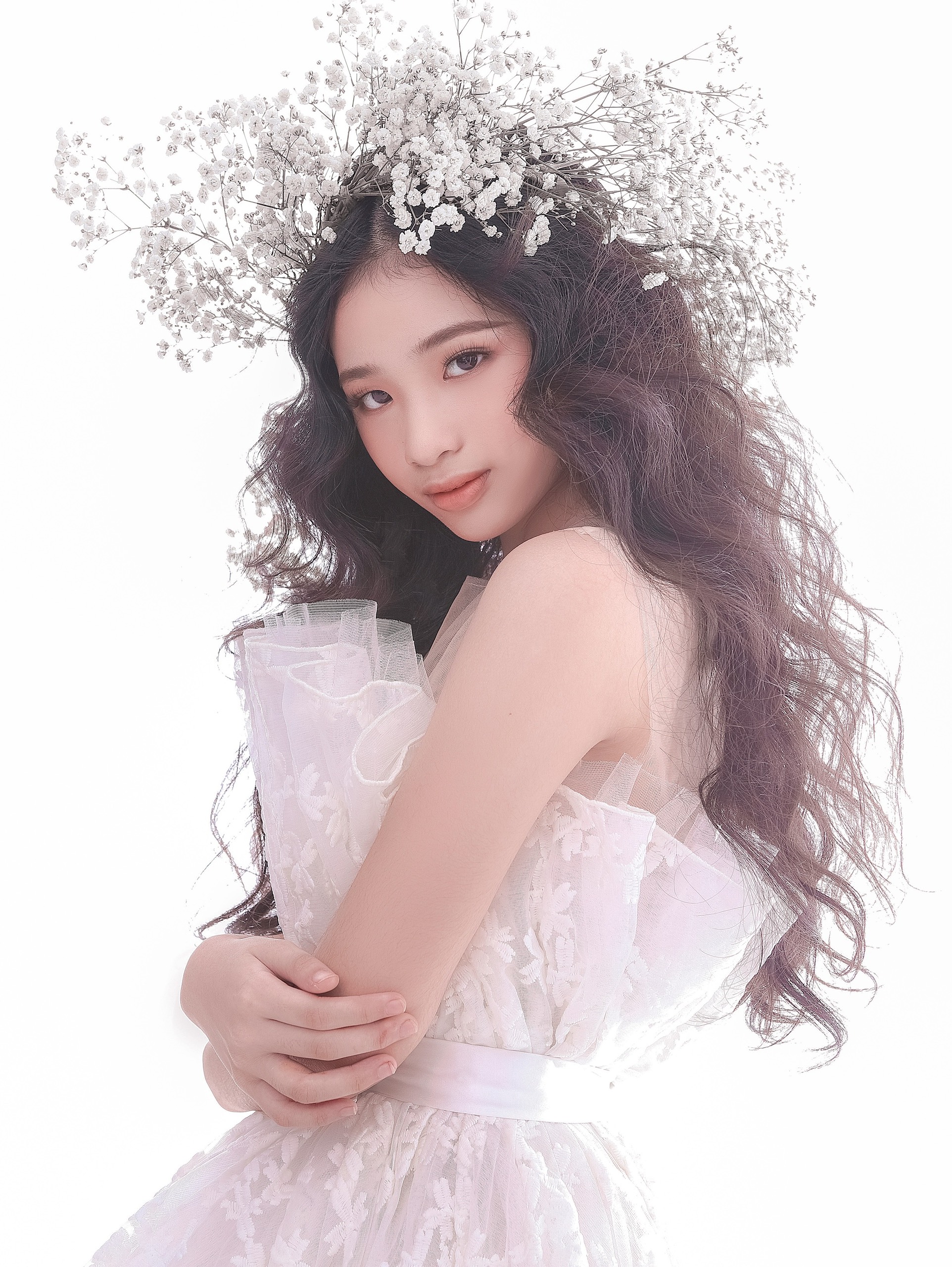 Nàng công chúa Bảo Hà kiêu sa, lộng lẫy bước ra từ một vườn hoa đậm chất thơ