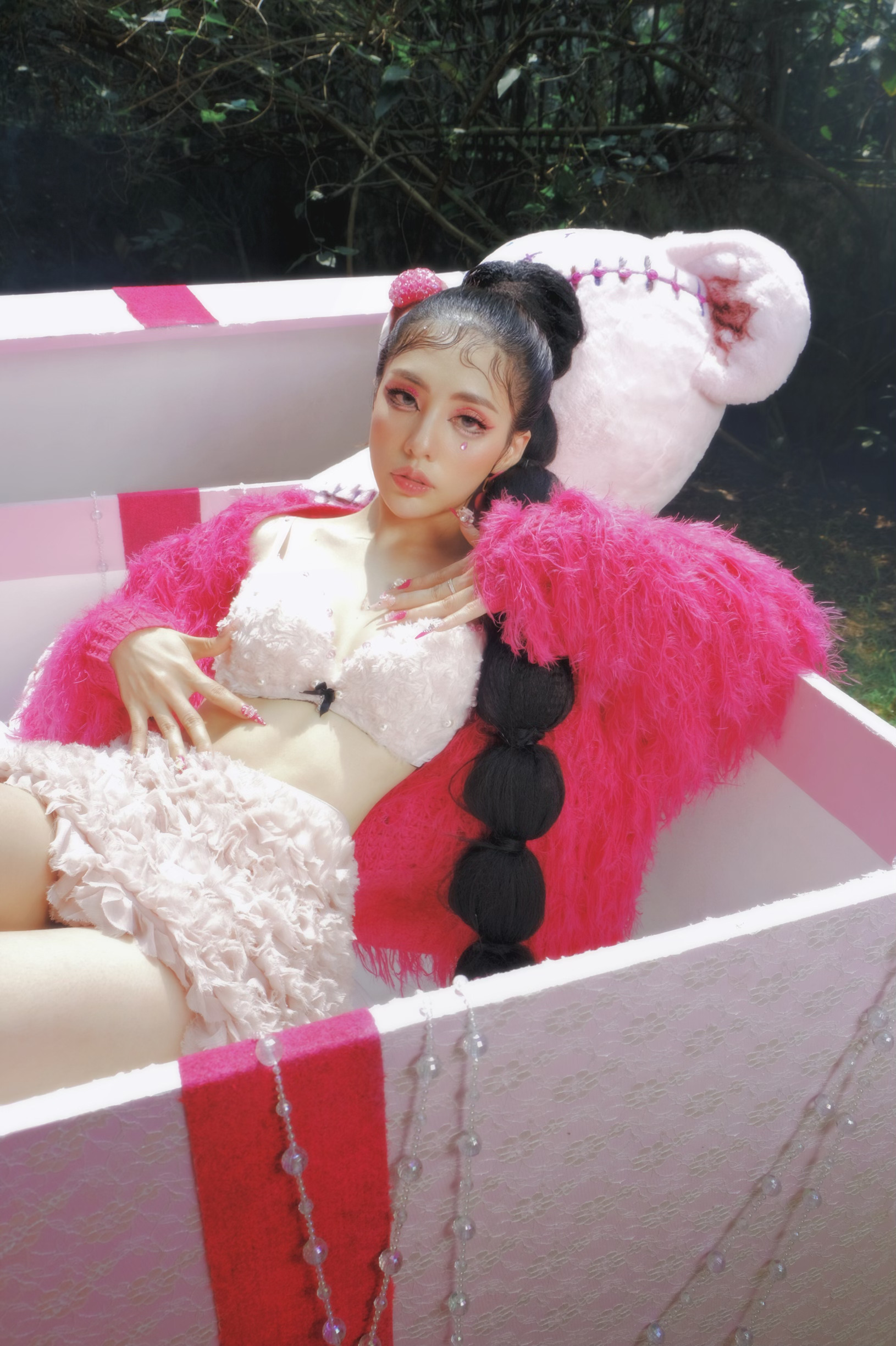 Du Uyên tung bộ ảnh nóng bỏng chào tuổi mới trước thềm ra mắt MV comeback