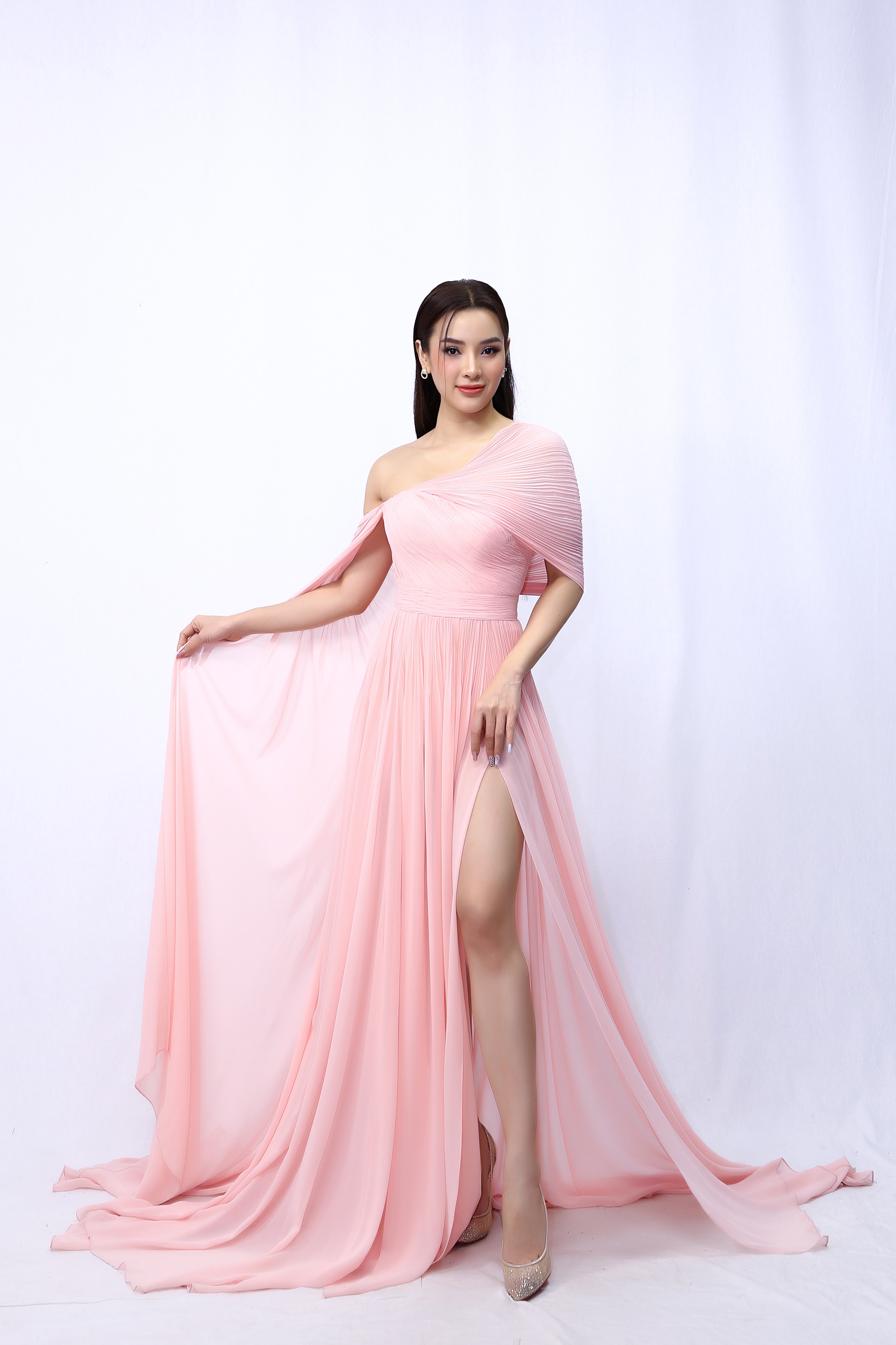 Phương Trinh Jolie lo cho đội mình đến mức quên cả bản thân