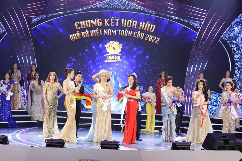 Á hậu 2 Trịnh Thị Lan