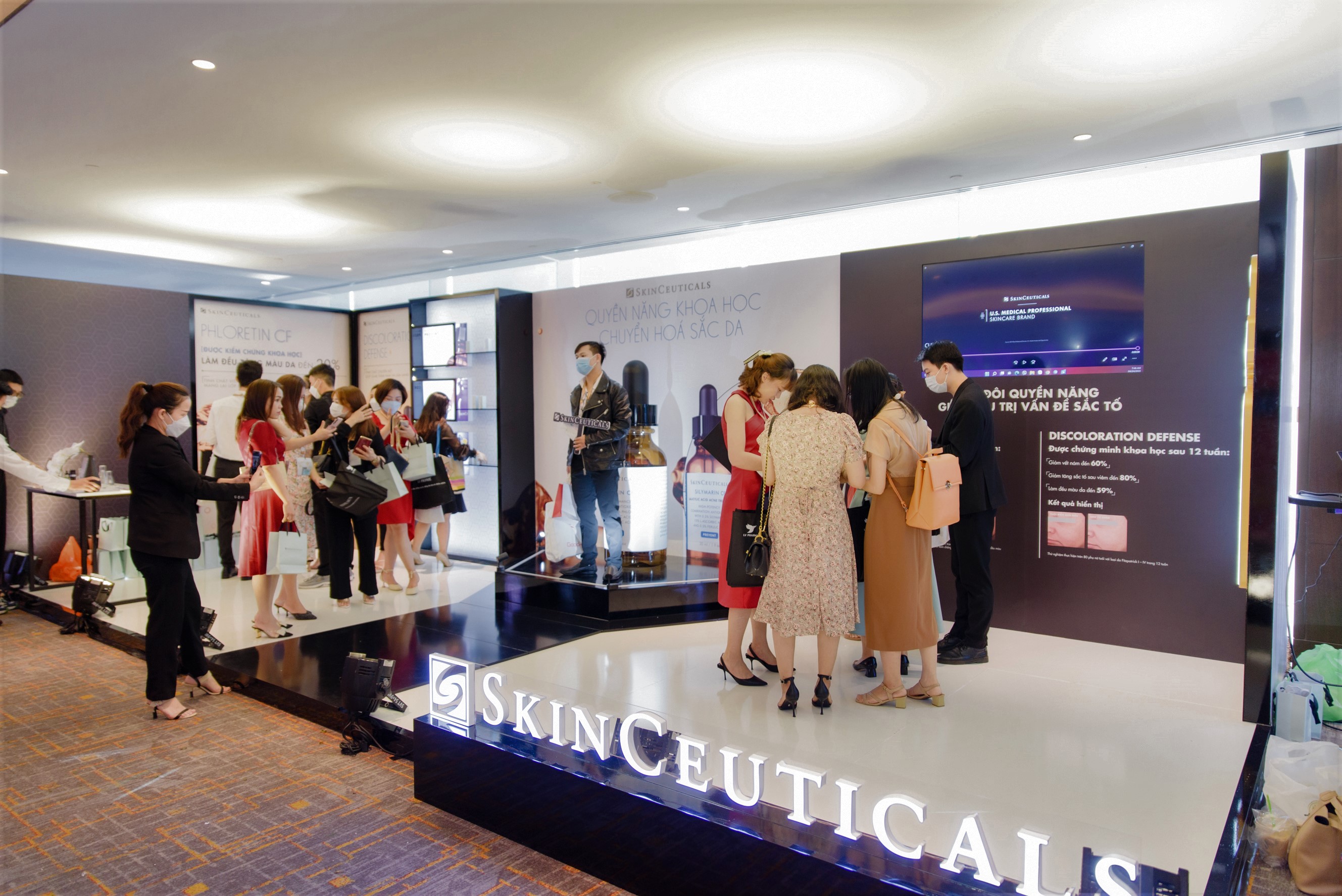 Hoạt động trải nghiệm về khả năng ngăn ngừa oxy hóa ưu việt của serum SkinCeuticals