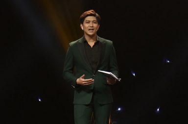 Tim lần đầu làm MC cho gameshow ‘tìm gấu’ cho con